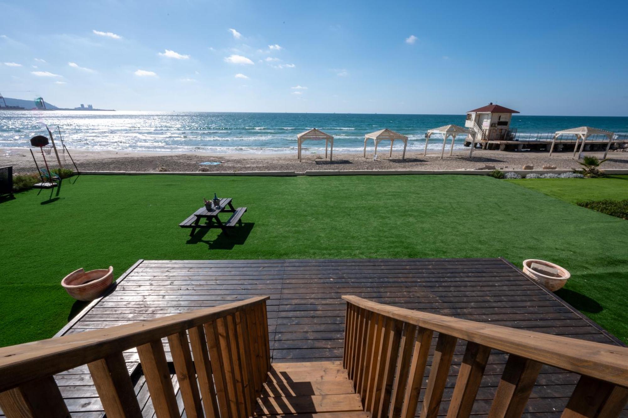 מבנים בים 77 Suites At Sea ハイファ エクステリア 写真